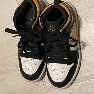 Jordan 1s little kids